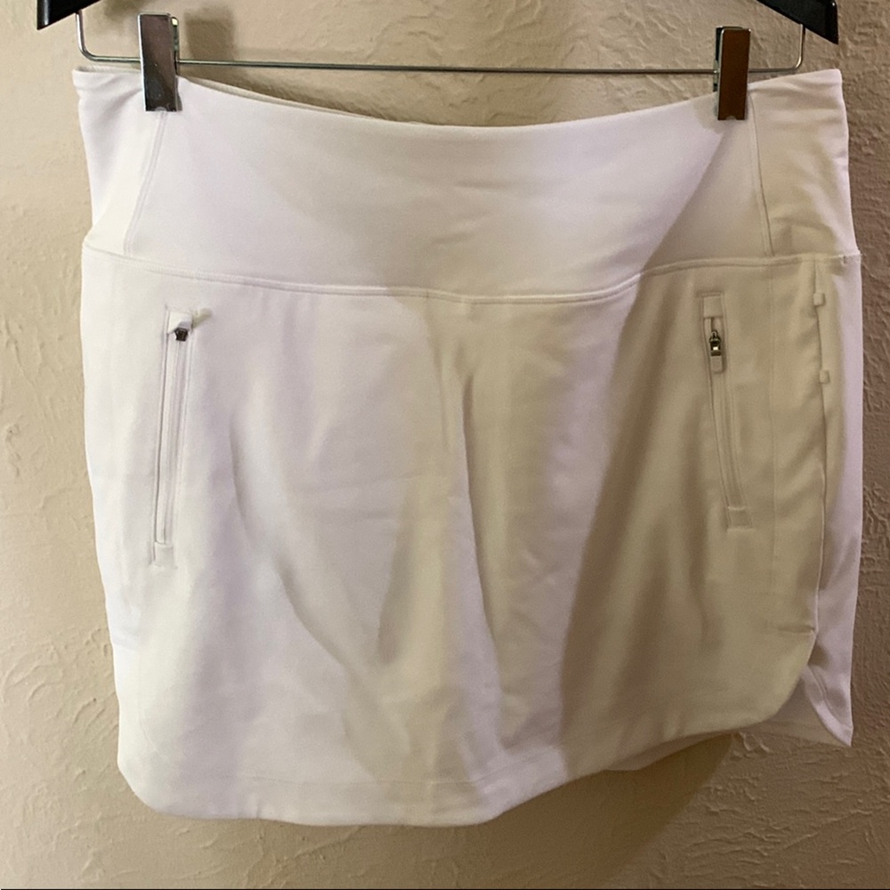 NWOT White Athleta 16” Fairway Skort with Zipper Pockets